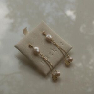 Elegant Gold and Pearl Drop Earrings